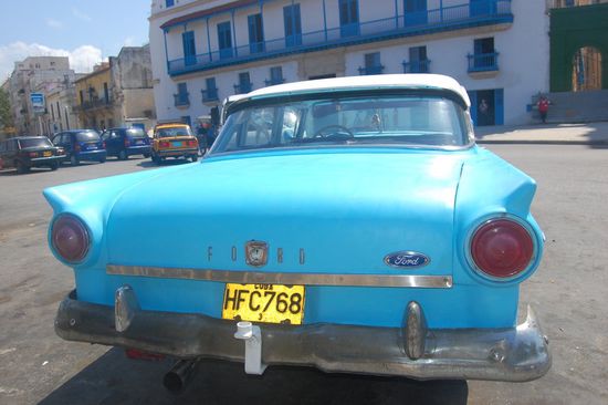 Nach einigen vorbeifahrenden, bei denen ich leider zu langsam mit der Kamera war, präsentierte sich mir am Ende des Tages in Havanna dann endlich folgender Anblick! 