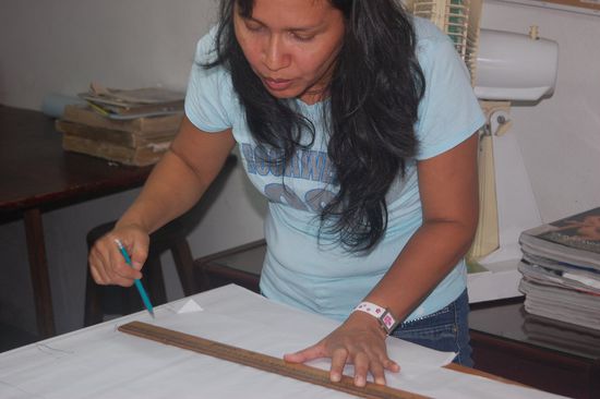 Unseren ersten Ausflug in die Innenstadt haben wir zur "Academia" gemacht, wo Liliana bei der Firma Singer das Nähen von vielen verschiedenen Dingen lernt.