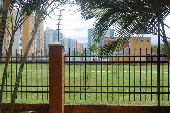 Die Familie hat uns dann angeboten, bei ihnen zu übernachten, damit sie uns am nächsten Tag die Sehenswürdigkeiten von Cali zeigen können! Hier die Umzäunung der Häuser, die hier notwendig ist...