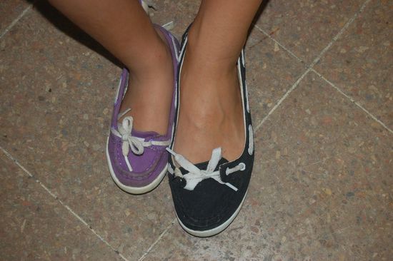 Mimi und Maria Victoria haben die gleichen Schuhe! 
Kaum zu glauben, aber in zwei Wochen sind wir nicht einmal zum Salsa tanzen gekommen...