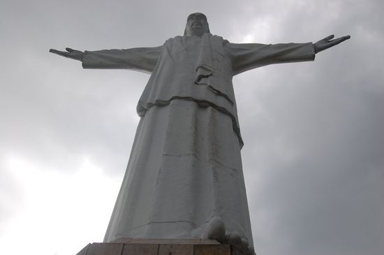 ...wo auch die Statue "Rey Christo" steht, eine berühmte Sehenswürdigkeit der Stadt.