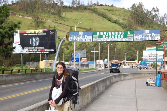 Zu Fuß ging es dann über die Grenze rüber nach Ecuador...