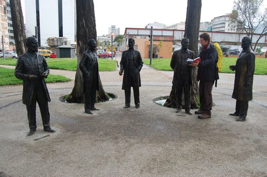 Stefan erkundigt sich nach dem Weg. 