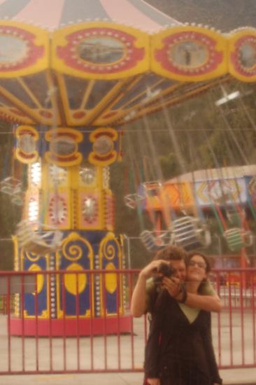 Unser Ausflug zur Seilbahn wurde vom Regen und den hohen Preisen gestoppt! Am Eingang gabs einen Mini-Prater, allerdings sehr trist und ausgestorben...