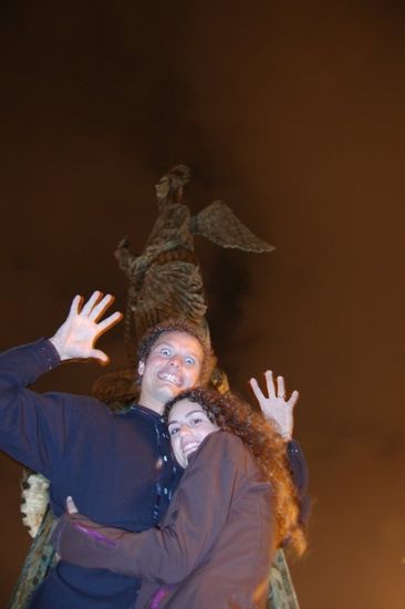 Diese Marienstatue wurde auf einem Huegel erbaut, auf dem ehemals ein Sonnentempel der Inkas stand - sehr bemerkenswert, wenn man sich die Geschichte der kath. Kirche ein wenig ansieht, wie alle moeglichen Riten einfach uebernommen wurden!