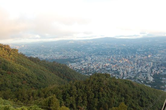 Hier durch die Wolken durchgetaucht