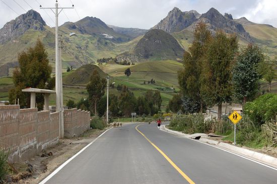 Wir fahren so ca. auf einer Hoehe zwischen 3000 und 4000m.