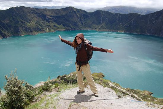 Wir sind beeindruckt von der Aussicht auf diese einsame Vulkanlagune.