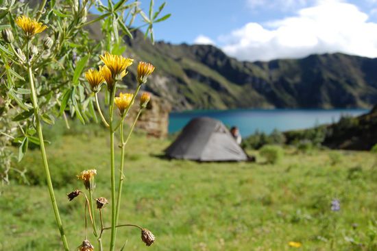 Unser Zelt in der Morgenstimmung (sind die einzigen Menschen weit und breit) ...