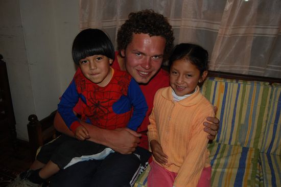 Stefan mit den Kindern von Laura