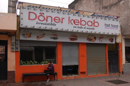 Lange gesucht, nun endlich auch in Südamerika gefunden: Döner gibts wirklich weltweit!  Leider war das direkt vor unserem Radausflug, von daher hatten wir noch das Frühstück im Bauch...