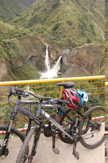 "Da steht a Mountainbike, da steht a Mountainbike, und koana woas wem des gheat! ..." Richtig gute Räder mit Scheibenbremsen um 5$ pro Tag und  Nase.