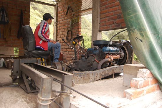 Zurück gings dann wieder mit der Tarabita, angetrieben von einem LKW Motor.