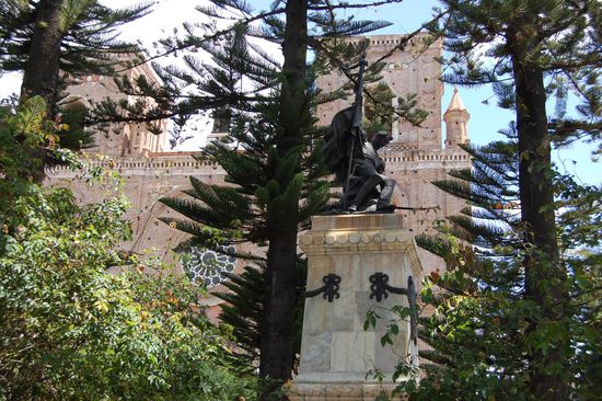 Wald, Burg und Ritter. Oder Park, Kathedrale und Statue...