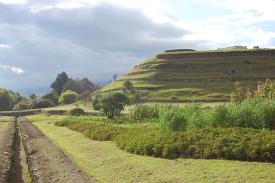 Die Terassenbauten waren zum Anpflanzen gedacht, oben am Hügel stand ein astronomisch ausgerichteter Tempel.