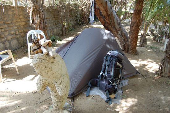 Unser Zelt, neben dem steinernen Delphin.