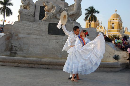 Marinera de Trujillo - der traditionelle Tanz der Nordküste Perus