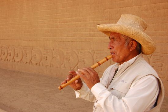Unser Guide Jose mit seiner Quena (die Andenflöte)