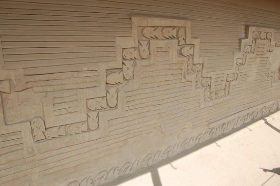 Der "Gang der Fische und Vögel"
Die geraden Linien sollen Wellen darstellen.