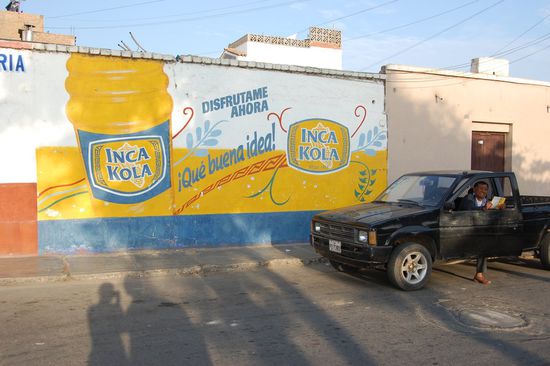 Inca- Kola, ein Markenzeichen Perus (Limo, die wie der Kaugummi vom BumBum-Eis schmeckt )