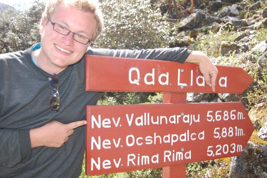 So hoch solls also gehn am Vallunaraju, 5.686m. Thorsten, mein Mitstreiter lächelt noch voller Tatendrang... 