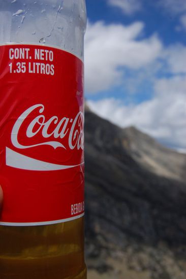 Um die Höhe besser zu bewältigen, gabs ein Spezialgetränk: Die erste Hälfte der weltweit bekannten Marke... 