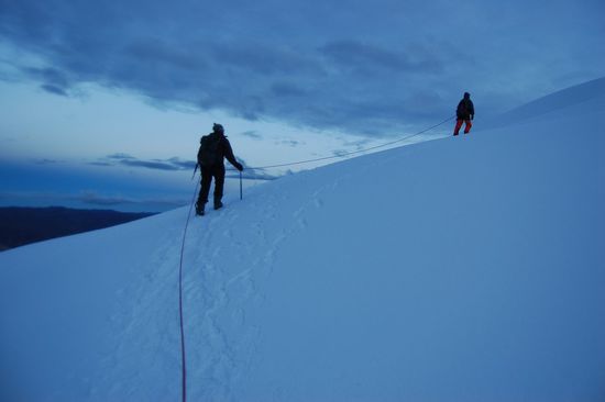Die allerersten Sonnenstrahlen lassen einen neuen Tag erahnen...