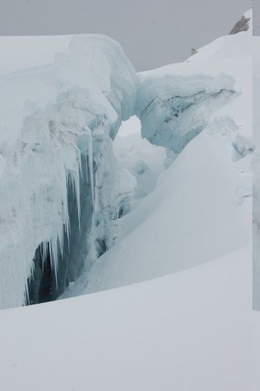 Gähnende, tiefe Gletscherspalten, mit meterlangen Eiszapfen, wie scharfe Reißzähne...