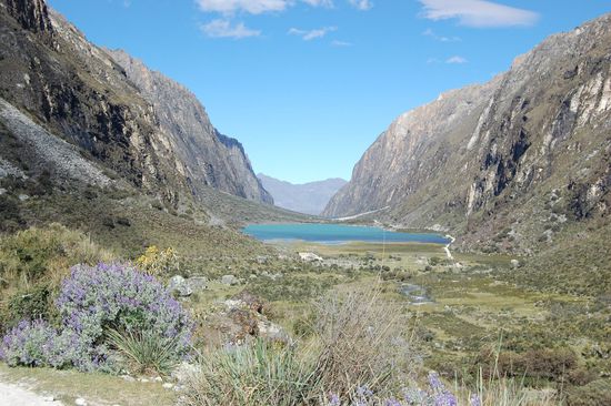 Hier sind wir aus dem Bus ausgestiegen, nach zwei Stunden Fahrt durch diese traumhafte Landschaft.