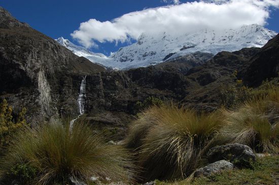 Vor uns ein Stück majestätische "Cordillera Blanca"