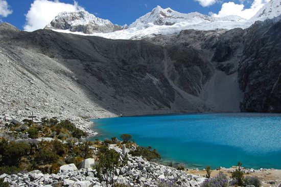 Und hier strahlt sie uns zum ersten Mal in ihrem schönsten Blau an, die Laguna 69 (ausgesprochen: sesentaynueve)!