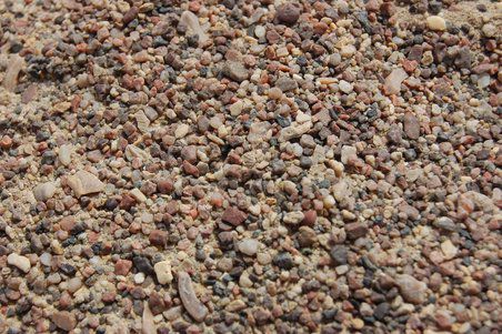 Die rote Farbe kommt von Mineralien.