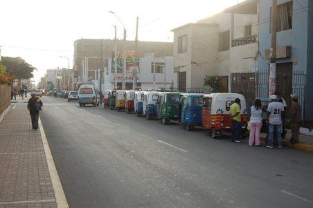 Die Stadt Pisco mit den vielen Mototaxis.