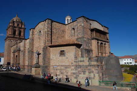 Die Iglesia de Santo Domingo (der untere Teil ist Überrest von einem Inkatempel)
