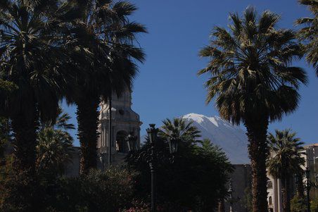 Der Vulkan Misti im Hintergrund, der Hausberg von Arequipa.