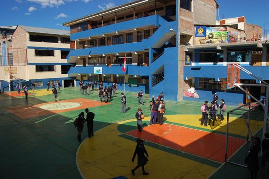 Die Schule (800 Schüler) ist eine von ungefähr 50 adventistischen Schulen in der Region!