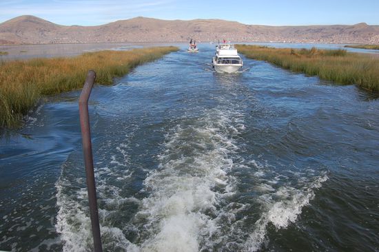 Los gehts, auf einer Wasserstraße durchs Naturschutzgebiet.