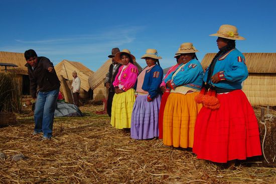 Links unser Guide Cesar, der uns seine Freunde von der Insel vorstellt.