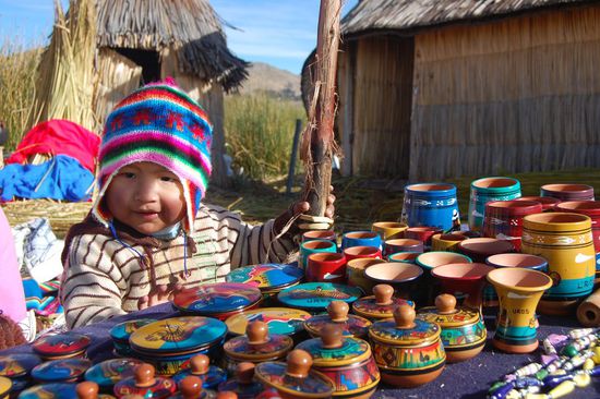 "Ich helf meiner Mama mit beim Verkaufen."