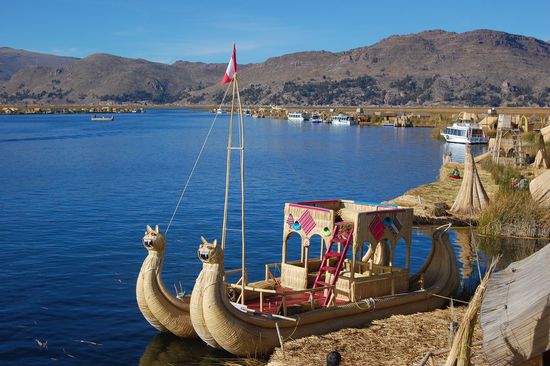 Eines der typischen Boote, auch aus Stroh.