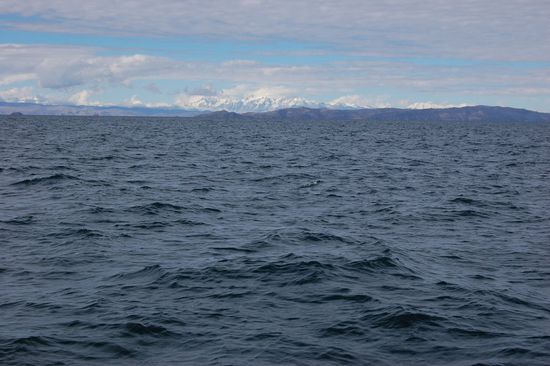 Die schneebedeckten Berge Boliviens