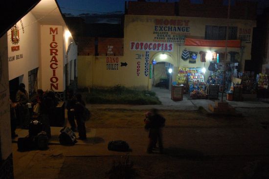 Hier bekommen wir unser Visa mit Stempel.