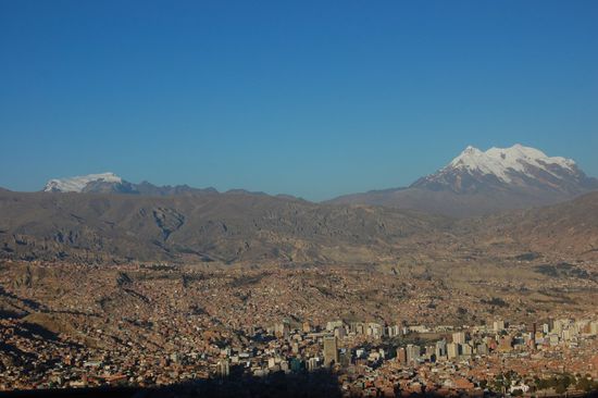 Erste Sicht auf La Paz - die höchstgelegenste Regierungssitz der Welt (3.200m - 4.100m)