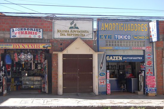 Unsere Gemeinde ganz versteckt zwischen anderen Geschäften