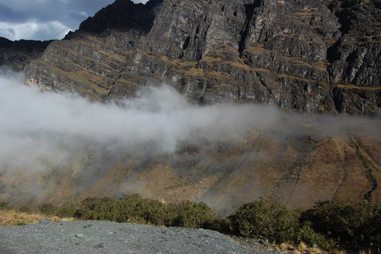 ...und immer näher kommen wir einer grausigen Nebelsuppe.