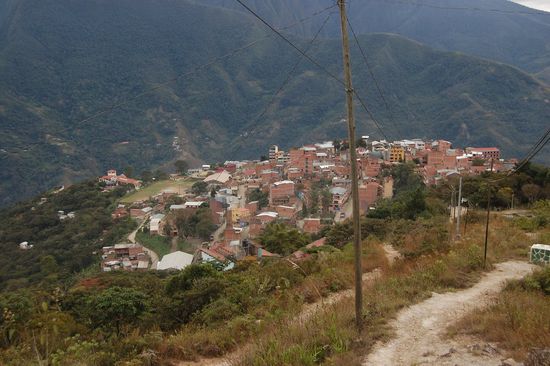Blick auf den 3.000 Seelen Ort Coroico, auch liebevoll als "Eden Boliviens" bezeichnet.