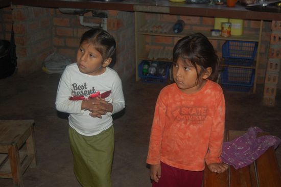 Die beiden Geschwister Rebekka und Miguel schliefen übers Wochenende bei uns mit im Haus, weil ihre Pflegeeltern weggefahren waren.