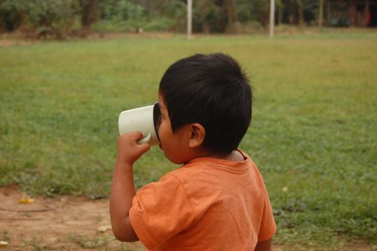 ...dem kleinen Charlie war die Kokosnuss oder die Öffnung zu gross, drum durfte er aus einem Becher trinken.