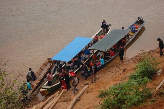 Wir begeben uns wieder auf die Boote.
