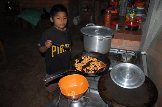 Armando macht uns eine Popcorn ähnliche Nachspeise.